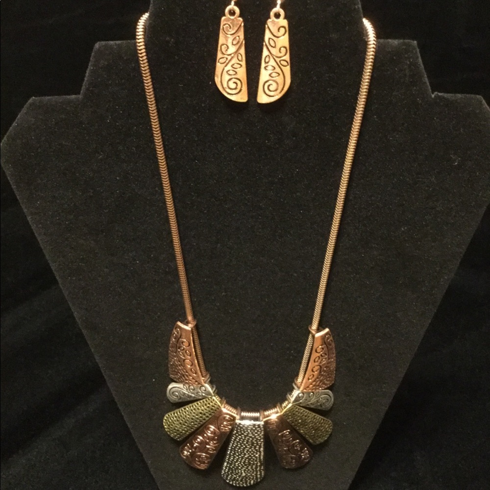 🆕 Necklace with earrings set *FIRM PRICE💰
